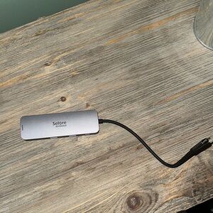 Selore USB-C Hub Adapter - Silver